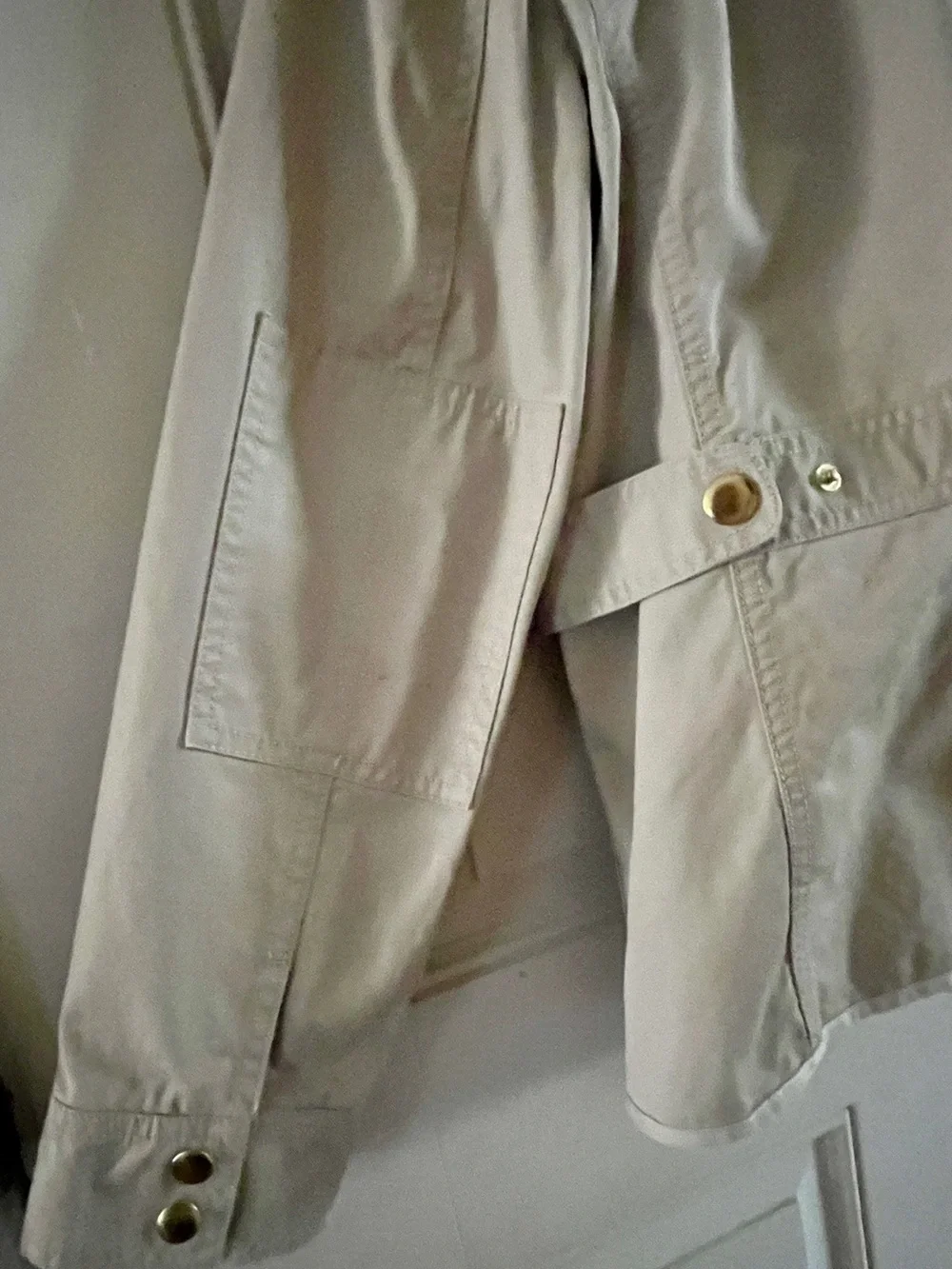 Women's J Crew light weight waxed cotton utility style with Gold Hardware.